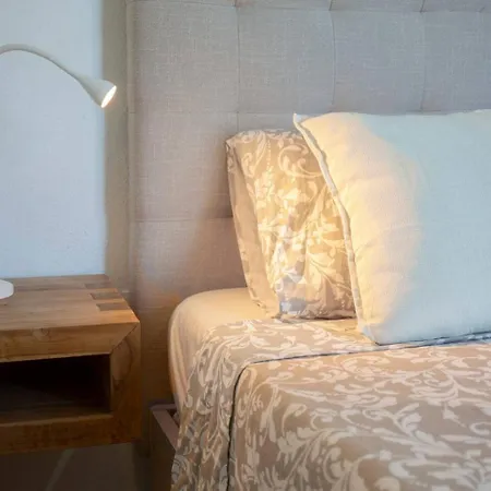 Cozy With Terrace شقة ميخاس